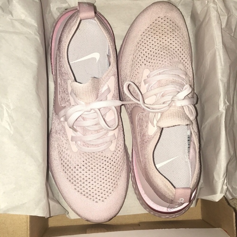 ✨SOLD✨NIKE Zoom Sneakers BRAND NEW!!